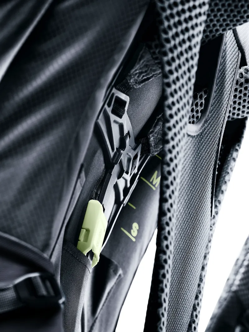 Deuter Men's Futura Pro 36 Litre Hiking Backpack - Black-7