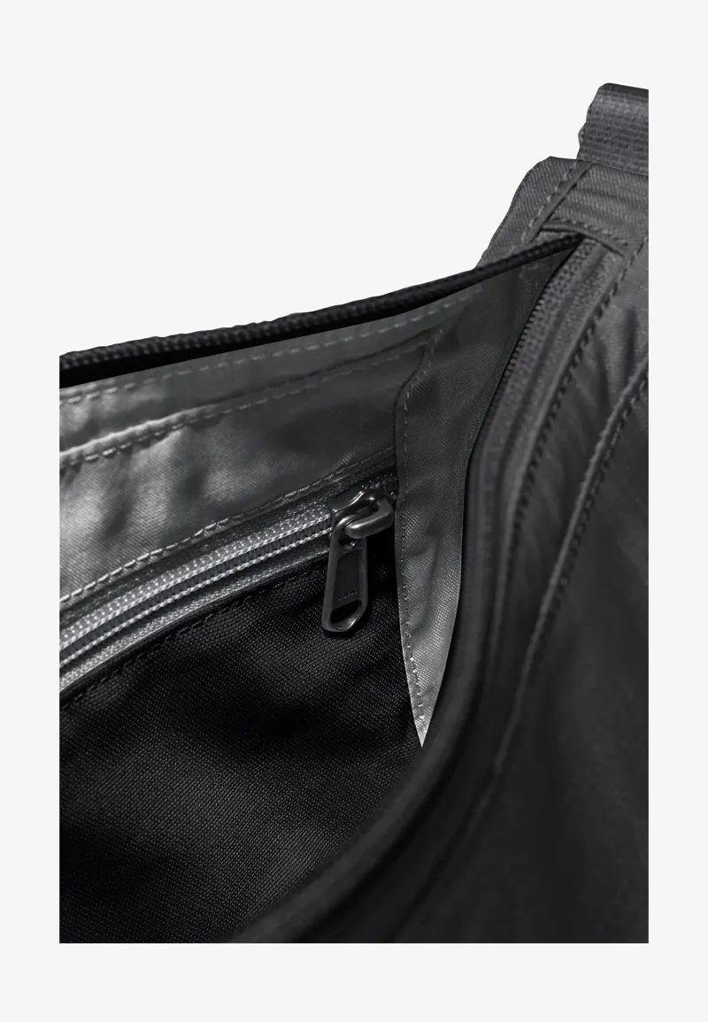 Jack Wolfskin Zoya 4 Shoulder Bag  - Black-4